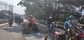 Minggu, 21 april 2019 mc ke #53 di tahun 2019 mc resepsi siti elina rahayu, se h. Macet Total Jalan Cendera Mata Harian Garut News
