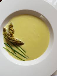 Se calesc in uleiul incins ceapa tocata marunt si telina taiata felii pana ceapa e moale. Supa Crema De Sparanghel Pasiune Pentru Thermomix Facebook
