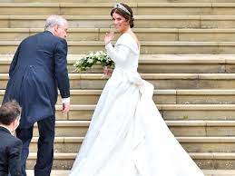 Prinzessin eugenie gesprächen mit hochrangigen kuratorin. Eugenie Von York Tragt Ein Brautkleid Von Peter Pilotto Vogue Germany