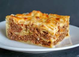 Lasagnes A La Bolognaise Maison En 2020 Lasagnes Lasagne Bolognaise Recette