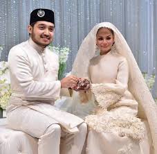 Difahamkan, majlis resepsi juliana dan tengku sharifuddin dijangka akan diadakan selepas hari raya aidilfitri nanti. Izara Aishah Selamat Nikah Kini Bergelar Isteri Adib Khalid Sensasi Selebriti