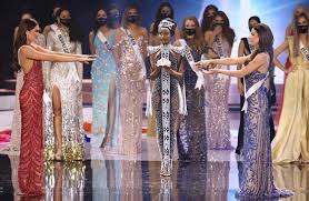 Hoa hậu hoàn vũ 2012 olivia culpo dẫn chương trình cùng nam diễn viên mario lopez. Iqelem Pwjcyym