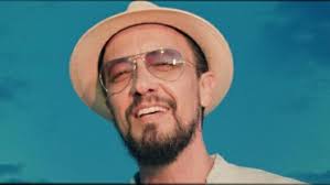 Cantor Bob Lelis lança single 'Tanta Beleza' e novo clipe; confira