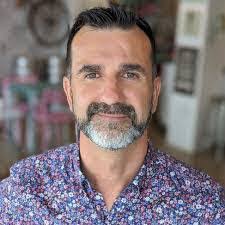 Raul Mazon's Instagram, Twitter & Facebook