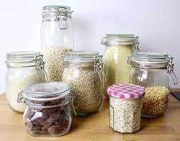 10 Astuces Pour Une Cuisine Zero Dechet Positive N Green Blog Zero Dechet Et Minimaliste En 2020 Zero Dechet Bocaux En Verre Produits De Nettoyage Naturels