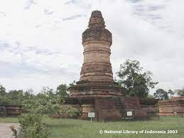 Candi yang berbentuk stupa ini memiliki fondasi berbentuk persedi panjang dengan ukuran 9,44 m x 10,6 m. Candi Muara Takus Wikipedia Bahasa Indonesia Ensiklopedia Bebas