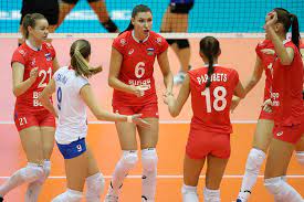 Volleyball от volley — «удар с лёту» и ball — «мяч») — вид спорта, командная спортивная игра, в процессе которой две команды соревнуются на специальной площадке, разделённой сеткой, стремясь направить мяч на. Zhenskaya Sbornaya Rossii Po Volejbolu Pobedila Tailand Na Chm 2018 Chempionat