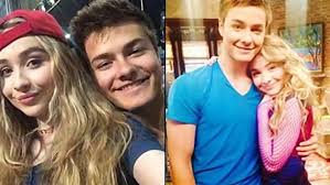 22 years old hollywood star peyton meyer was born on november 24, 1998, by his mother elizabeth meyer and father robert meyer in las vegas city in nevada. Who Is Peyton Meyer Girlfriend Viral Photos Videos Leaked On Twitter Tiktokleakroom Girl Meets World Scandal