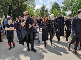 Aug 29, 2019 · de ce a murit dem rădulescu, un actor care nu a mai putut fi înlocuit în teatru și film. DeclaraÈ›ia FÄƒcutÄƒ De CÄƒtÄƒlin Botezatu Ala Inmormantarea Lui RÄƒzvan Ciobanu Suntem SortiÈ›i Pieirii È™i Cu ToÈ›ii GreÈ™im Libertatea