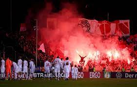 Iehrefeld,raderthal,nippes,poll,esch,pesch un kalküvverall jitt et fans vom fc kölle!en rio, en rom, jläbbisch, prüm u. Zwischenzeugnis Fur Den Neuen Vorstand Des 1 Fc Koln Versohnung Mit Den Ultras In Sicht