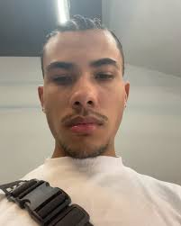 Desfile Atemporize Equipe: @atemporize Produção de moda: @v.enna,  @malureisxz, @ana_ka88 e @kyolovrr Fotografia e edição: @jeavelino.foto  @muriloalbertofotografia Modelos: @thejonaz Beleza:  @makeup.by_luanacristine @isa.ivanovhair Styling/edição ...