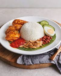 This amazing dish served with 'sambal' and a variety of delicious side dishes is a wholesome appetizing meal. Menu Papparich New Zealand