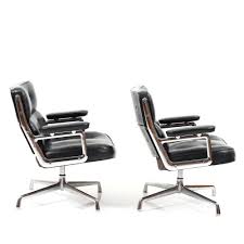 For Sale Pair Of Charles Ray Eames Early Model Es 105 Lobby Chairs 1960s Chair Eames Beach Chair Umbrella