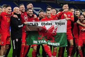 The real madrid forward continues to face criticism of his interests away from football in the spanish capital. Real Madrid The Best Memes Of Bale And His Wales Teammates Flag Gareth Bale Has Dominated Much Of The News This Marca English