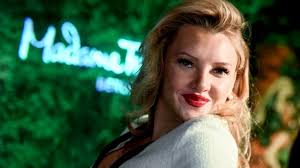 To connect with evelyn burdecki, log in or create an account. Evelyn Burdecki Absolut Heisser Feger Diese Enthullung Wird Zur Nebensache News De