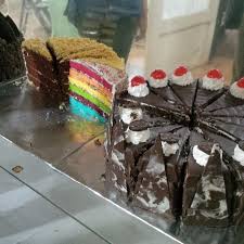 Resep rainbow cake strawbery istimewa. Ada Black Forest Dan Rainbow Cake Picture Of Toko Oen Malang Tripadvisor