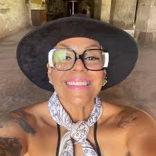 Horario: 8:00 am a 18:00 hrs Entradas: Adultos $100 Niños (4-10 años) $50  Albercas privadas: Alberca mega-familiar (20 personas) $170 x hora. Alberca  grande 4x4 (10-12 personas) $100 x hora. Alberca mediana