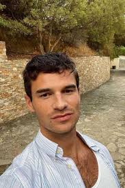 Emily in Paris » (Netflix) : qui est Paul Forman, le nouveau frenchie au  casting de la saison 3 ?