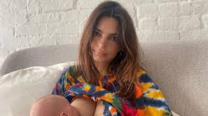 Get the latest emily ratajkowski news, articles, videos and photos on the new york post. Wochen Nach Geburt Emily Ratajkowski Megaschlank Im Bikini Promiflash De