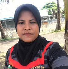 Yep! Thats me!! Skipping a rock across an ocean of BIOLUMINESCENCE last  night 🤯🤯💙 watching the water GLOW blue with every time the rock hit the  water 😍 I've imagined getting this