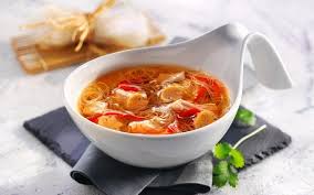 Geniessen Auf Asiatisch Eine Schmackhafte Suppe Mit Huhnerfleisch Champignons Und Glasnudeln Scharf Gewurzt Mit Samba Bihunsuppe Einfache Gerichte Asia Kuche