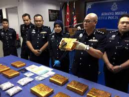 Ketua polis johor, datuk ayob khan mydin pitchay, berkata kejayaan itu hasil operasi dilakukan ibu pejabat polis kontinjen (ipk) johor dan jabatan siasatan jenayah (d7) dan jabatan siasatan jenayah komersial ibu pejabat polis daerah (ipd) iskandar puteri pada sabtu lalu. Polis Johor Rampas Dadah Rm101 000 Di Iskandar Puteri Utusan Borneo Online