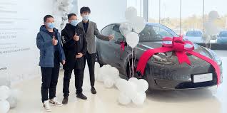 Tesla china's vp of external affairs grace tao thanked all the volunteers who helped at various showrooms in the country as more car buys gather to see the congratulations on the successful launch of the model y, which has successfully exceeded 100,000 orders, said the tesla volunteer. Tesla Model Y Deliveries Officially Launch In China Electrive Com