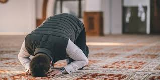 Sujud syukur ini disyari'atkan sebagaimana dalam pendapat imam asy syafi'i, imam ahmad, ishaq, abu tsaur, ibnul mundzir, abu yusuf, fatwa dari muhammad bin al hasan asy syaibani, dan pendapat sebagian ulama malikiyah.1. Bacaan Sujud Syukur Serta Tata Caranya Yang Benar Dalam Islam Wajib Tahu Merdeka Com