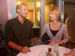 Ezzel a világsztárral indul a tv2 új showműsora. Titokzatos Fiatalemberrel Erkezett A Partira Osvart Andrea Blikk