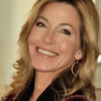 Holly Lofgren's Instagram, Twitter & Facebook