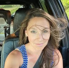 Lena Kinsey's Instagram, Twitter & Facebook