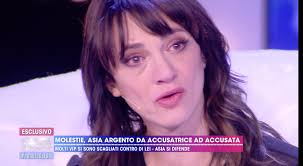 Potrete contattare barbara d'urso anche in maniera diretta scrivendole direttamente sul suo sito ufficiale , che prende il suo nome (www.barbaradurso.it). Asia Argento Massacrata In Diretta A Live Non E La D Urso Dagli Opinionisti