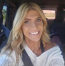 Why does the name of the nail salon in Food Lion parking lot keep changing?