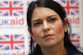 Priti patel est la fille de sushil et anjana patel, des immigrés d'origine indienne. Priti Patel Who Asked For Uk Aid For Israel Army Now Home Secretary Middle East Monitor