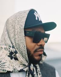 Less is more, it's plenty of us Photographer: @thomasitofoto Assistant:  @sanayalexander