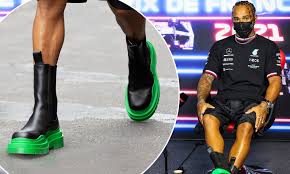 Melvin & hamilton schuhe überzeugen durch schickes und edles design. Lewis Hamilton Catches The Eye In A Pair Of 905 Bottega Boots As He Attends A Formula One Event Daily Mail Online