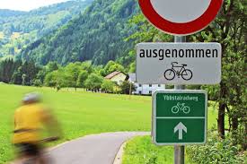 43), 54 km dlhá cyklocesta, s prevýšením 960 m začína v sollenau a končí v rohr im gebirge. Informations Und Ortsleitsysteme Forster