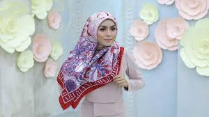 Nour hidayah ismail 9 months ago. Ariani Tutorial Cara Pemakaian Square Satin Jacquard Youtube