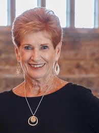 Carol Coletti's Instagram, Twitter & Facebook