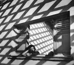 In Her Own Prison Photo By Lola Alvarez Bravo 1950 Photographie Photographie Noir Et Blanc Revolution Mexicaine