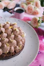 Gateau Au Chocolat Croustillant Facile Et Delicieux A Parisian Journey Recette Gateau Chocolat Croustillant Facile Gateau Chocolat Chocolat