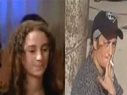 تصدرت الممثلة المصرية مروة محمد تريندات غوغل مؤخراً، وذلك بعدما تداول عدد من رواد موقع فيس بوك صورة لها، خلال الساعات الماضية، أثناء جلوسها على الرصيف، حيث ربط كثيرون بين صورة مروة محمد حالياً وبين صورتها فى السابق حينما شاركت ضمن أحداث مسلسل عائلة الحاج متولى قبل 20 عاما، وتحديدًا حينما عرض العمل عام 2001، ما أثار حالة كبيرة من الدهشة لدى هؤلاء ممن لم يستوعبوا تشردها فى الشوارع. Ù…Ø±ÙˆØ© Ù…Ø­Ù…Ø¯ Ø£Ø²Ù…Ø© ÙƒÙˆÙ…Ø¨Ø§Ø±Ø³ Ø¨Ø¹Ø¯ Ø§Ù„ØªØ´Ø±Ø¯ Ù…Ù† Ø§Ù„Ø´Ø§Ø±Ø¹ Ù„Ø¯ÙˆØ± Ø§Ù„Ø±Ø¹Ø§ÙŠØ© Ø§Ù„ÙŠÙˆÙ… Ø§Ù„Ø³Ø§Ø¨Ø¹