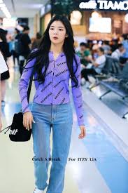On january 20 2019 lia was officially revealed as a member of itzy through prologue film. Itzy Pics On Twitter Lia 190823 Music Bank Look ï¾Ÿ Itzy ìžˆì§€ Lia