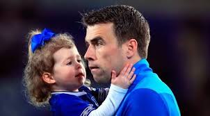 Everton unveil Holy Trinity statue of Howard Kendall,…