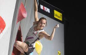 Pro climber from austria og tokyo 2020 @redbull @thenorthface @scarpaspa @sportlandnoe. Jessica Pilz Steht Im Boulder Finale My Sport My Story