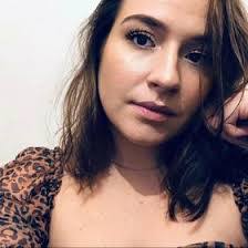 Leah Hewitt's Instagram, Twitter & Facebook