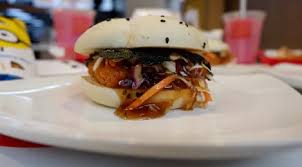 Proses pembuatan dan pengolahan daging sapi ke dalam bentuk patty burger, mungkin yang membuat kamu dapat mengonsumsi lebih dari 100 jenis sapi dalam satu gigitan. Menikmati Kelezatan Cita Rasa Khas Jepang Dan Hidangan Cepat Saji Bertemakan Minion Lifestyle Fimela Com