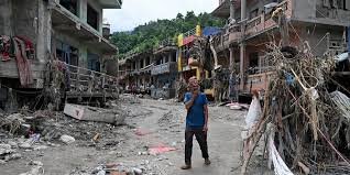La Nación / Tragedia en Nepal: cifra de muertos supera los 900 y buscan a más de 4.000 personas