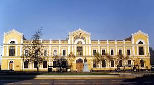 The university of chile is a public university in santiago, chile. Opiniones De Universidad De Chile Blumen