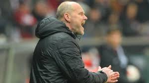 Bremen'de 1978'den 1994'e kadar aralıksız 16 yıl futbolcu ve daha sonra 14 yıl teknik direktörlük thomas schaaf, beşiktaş ile de adı anılmıştı. Eintracht Frankfurt Kritik Von Trainer Thomas Schaaf